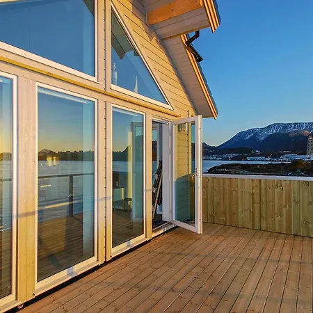 5 Star Holiday Home In Brattvag * Brattvåg