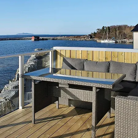 5 Star In Feriehus Brattvåg