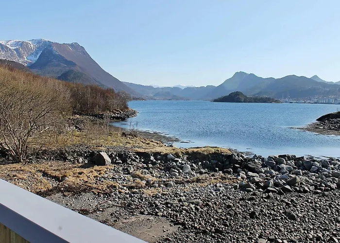 10 Person In Brattvåg