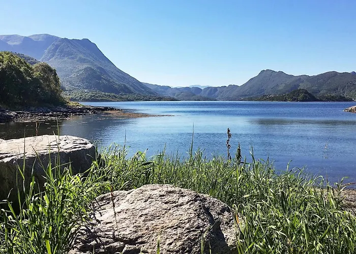 10 Person In Brattvåg