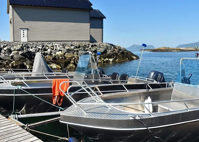 10 Person In Brattvåg