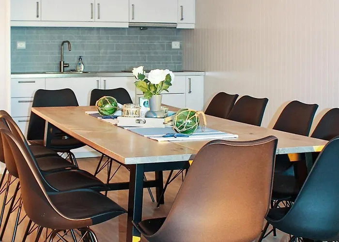 10 Person In Brattvåg